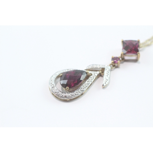 197 - 9ct gold garnet and diamond pendant on chain (3.5g)