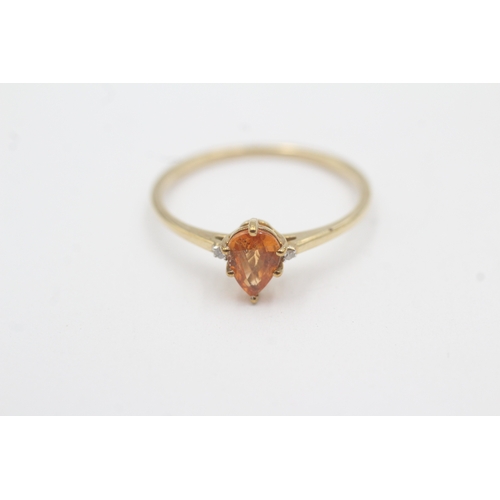 22 - 9ct gold orange gemstone diamond ring (1.4g) Size R 1/2