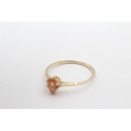 22 - 9ct gold orange gemstone diamond ring (1.4g) Size R 1/2