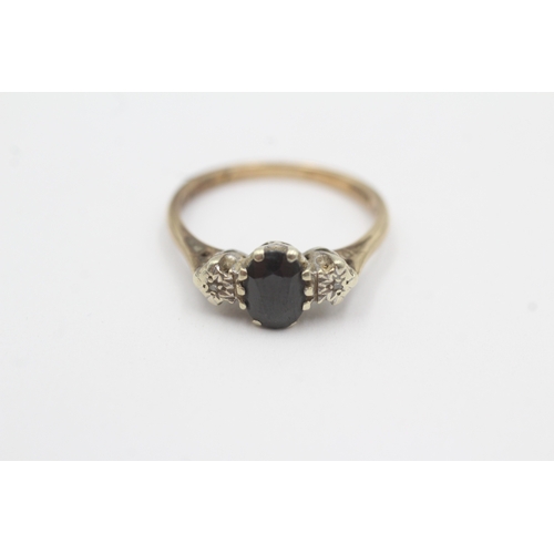40 - 9ct gold sapphire diamond ring (2.2g) Size M