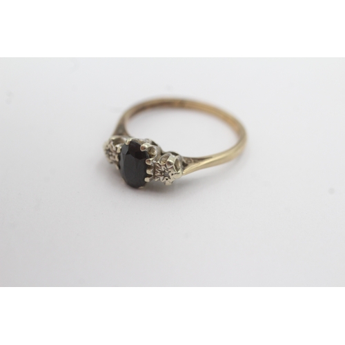 40 - 9ct gold sapphire diamond ring (2.2g) Size M
