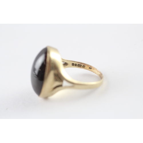 69 - 9ct gold garnet cabochon signet ring (5.4g) Size M