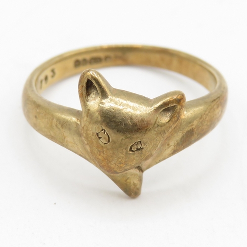 125 - 9ct gold fox ring (1.7g) Size G