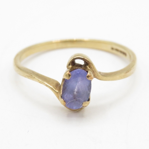 152 - 9ct gold tanzanite crossover ring (1.7g) Size P