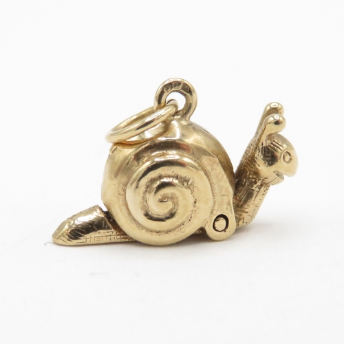 174 - 9ct gold snail charm pendant (1.8g)