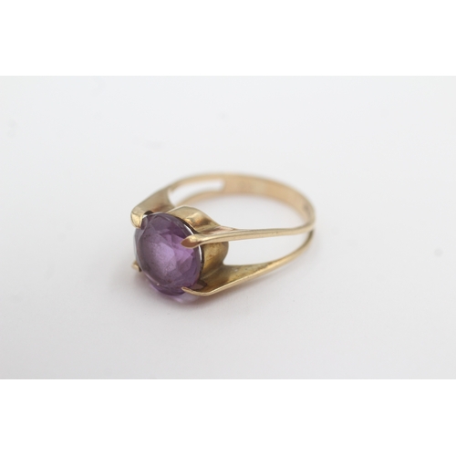 123 - 9ct gold amethyst solitaire ring (2.8g) Size M