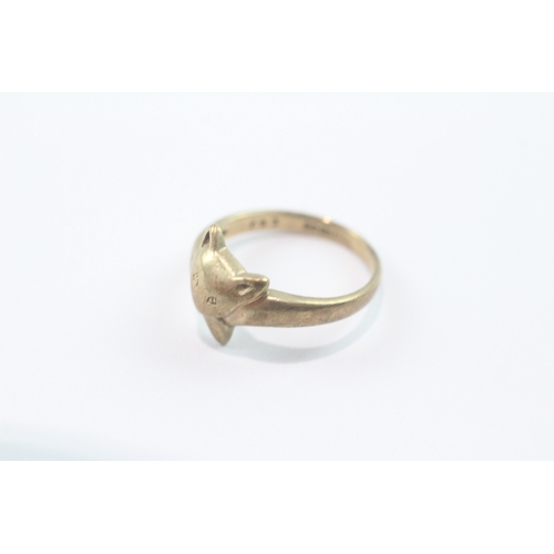 125 - 9ct gold fox ring (1.7g) Size G