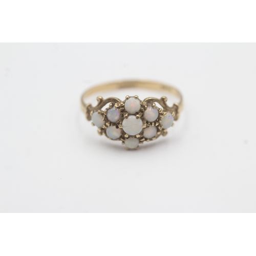 130 - 9ct gold opal cluster ring (1.8g) Size O 1/2