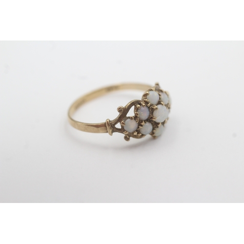 130 - 9ct gold opal cluster ring (1.8g) Size O 1/2