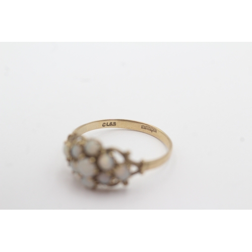 130 - 9ct gold opal cluster ring (1.8g) Size O 1/2