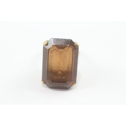 137 - 9ct gold smokey quartz cocktail ring (9.2g) Size J 1/2