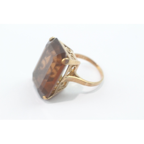 137 - 9ct gold smokey quartz cocktail ring (9.2g) Size J 1/2