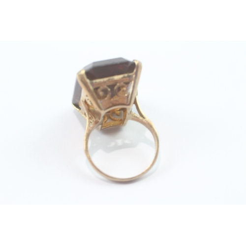 137 - 9ct gold smokey quartz cocktail ring (9.2g) Size J 1/2