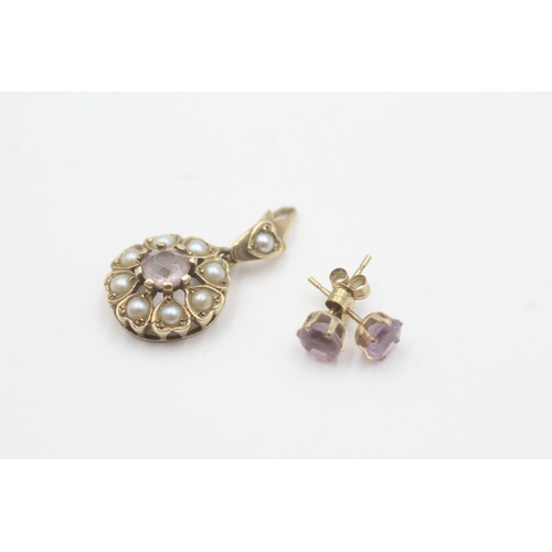 146 - 2x 9ct gold amethyst split pearl pendant stud earrings set (2.6g)