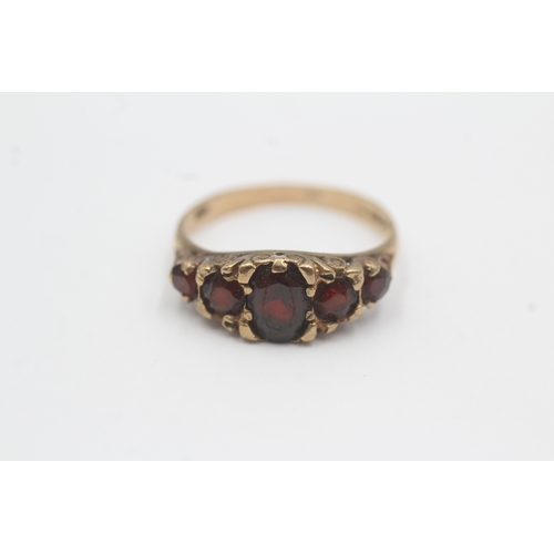 153 - 9ct gold garnet five-stone ring (2.4g) Size O
