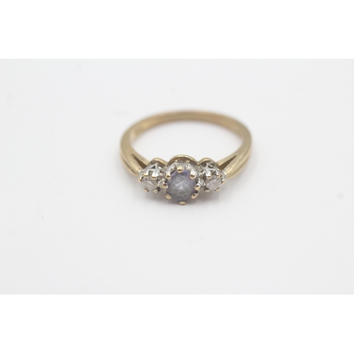 163 - 9ct gold tanzanite diamond trilogy ring (2.3g) Size L