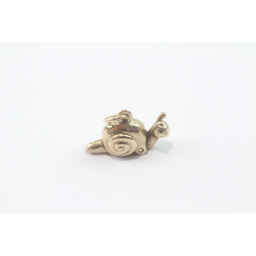 174 - 9ct gold snail charm pendant (1.8g)