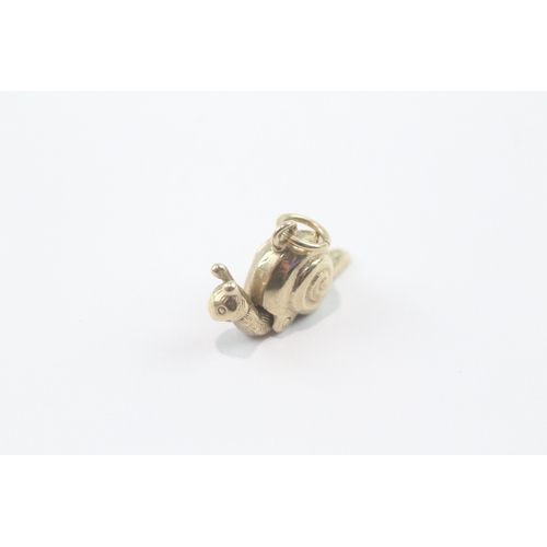 174 - 9ct gold snail charm pendant (1.8g)