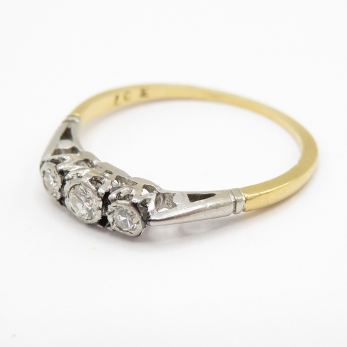 16 - 18ct gold & platinum 3 stone diamond ring (1.4g) Size K