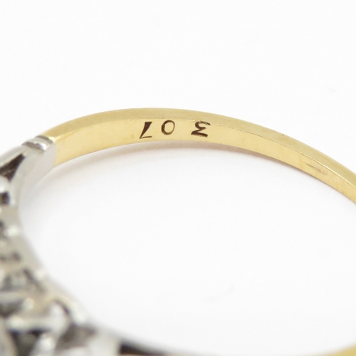 16 - 18ct gold & platinum 3 stone diamond ring (1.4g) Size K