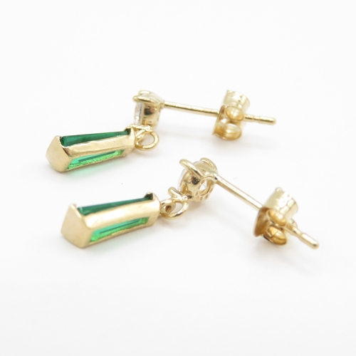 32 - 9ct gold chrome diopside earrings (0.64g)