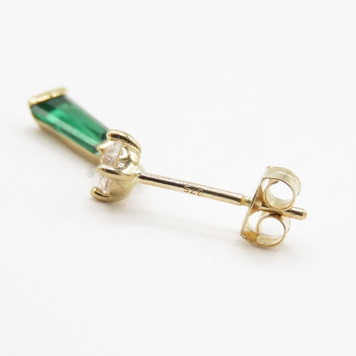 32 - 9ct gold chrome diopside earrings (0.64g)