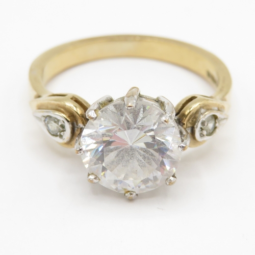 36 - 9ct gold white gemstone solitaire ring (4.4g) Size Q