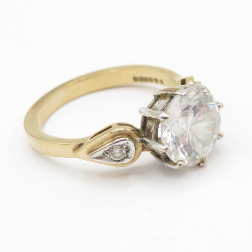 36 - 9ct gold white gemstone solitaire ring (4.4g) Size Q
