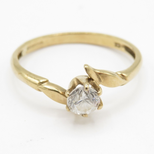 44 - 9ct gold cubic zirconia solitaire ring (1.3g) Size K