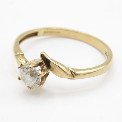44 - 9ct gold cubic zirconia solitaire ring (1.3g) Size K