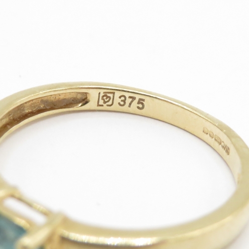 49 - 9ct gold blue gemstone solitaire ring (1.5g) Size L