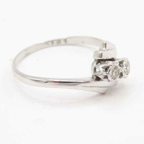 56 - 18ct toi et moi diamond ring (3g) Size Q