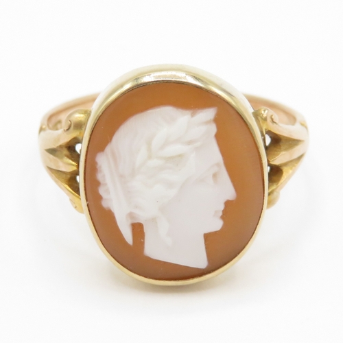 9 - 9ct gold antique cameo ring (2.8g) Size P 1/2