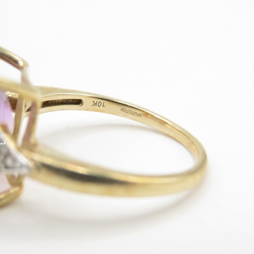 110 - 9ct gold colour changing quartz solitaire ring with diamond shoulders   (3.1g) Size J 1/2