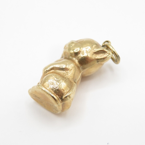 122 - 2 x 9ct gold charms - cat and guitar (1.8g)