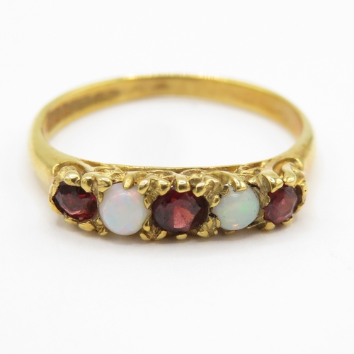 125 - 9ct gold opal five stone ring (1.7g) Size M