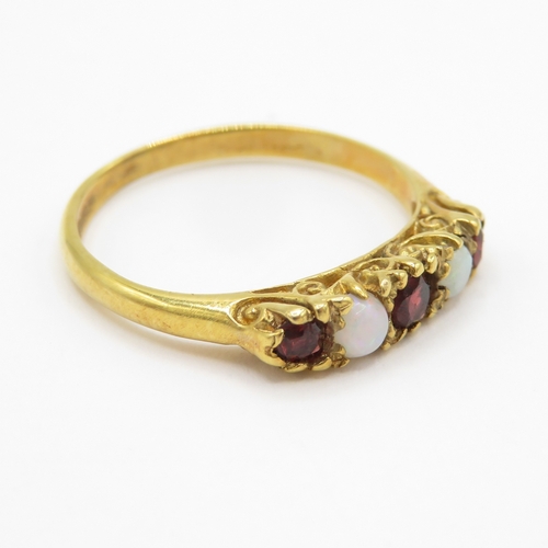 125 - 9ct gold opal five stone ring (1.7g) Size M