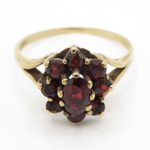128 - Vintage 9ct gold garnet cluster ring (2.8g) Size S 1/2