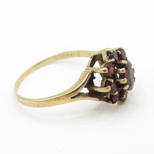 128 - Vintage 9ct gold garnet cluster ring (2.8g) Size S 1/2