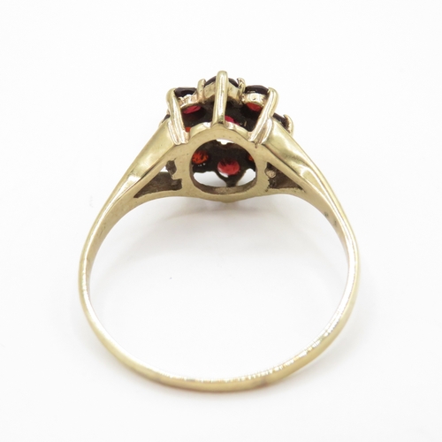 128 - Vintage 9ct gold garnet cluster ring (2.8g) Size S 1/2