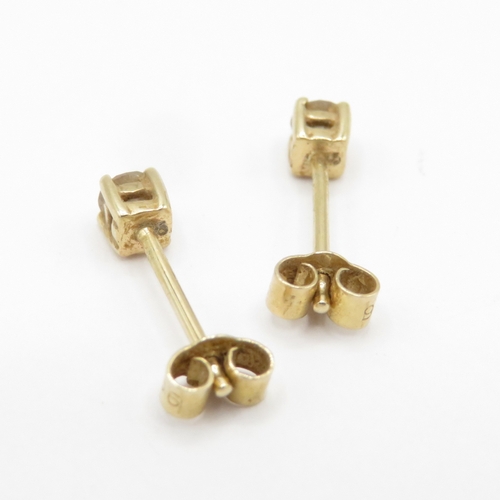 133 - 9ct gold diamond stud earrings (0.5g)