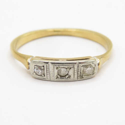 135 - 18ct gold diamond art deco ring (1.5g) Size G