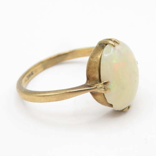 136 - 9ct gold opal cabochon ring (2.7g) Size R 1/2