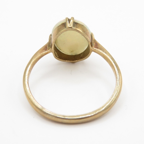 136 - 9ct gold opal cabochon ring (2.7g) Size R 1/2