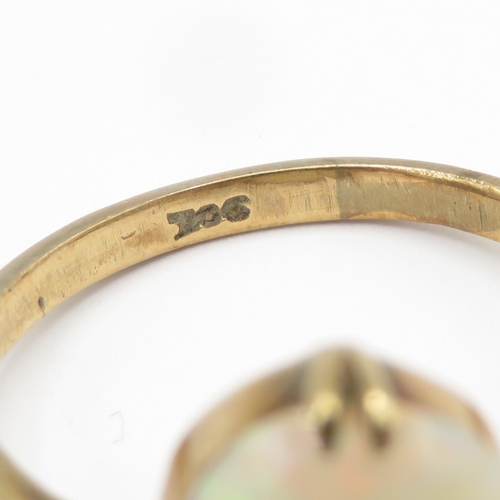 136 - 9ct gold opal cabochon ring (2.7g) Size R 1/2