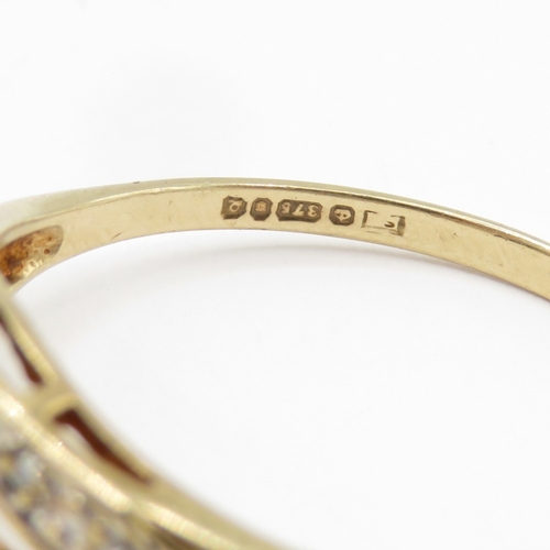 141 - 9ct gold sapphire and diamond toi et moi ring  (1.5g) Size O 1/2