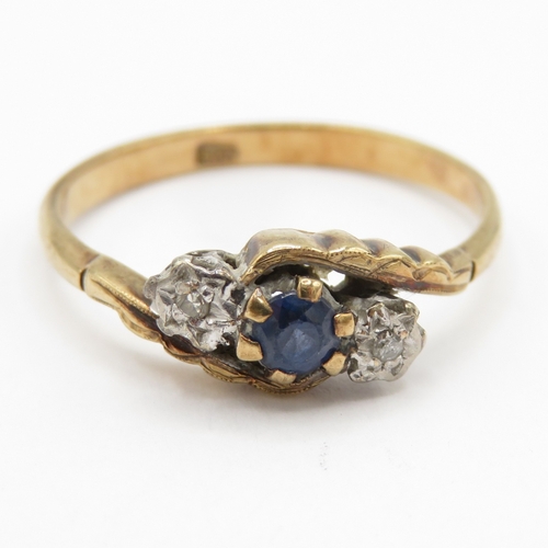 153 - 9ct gold topaz and diamond trilogy ring (1.9g) Size M 1/2