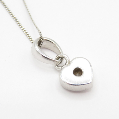 158 - 9ct white gold diamond heart pendant (1.4g)