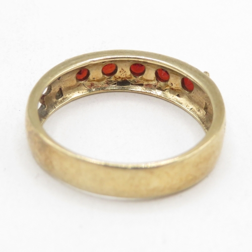 22 - 9ct gold garnet five stone ring  (2.8g) Size N