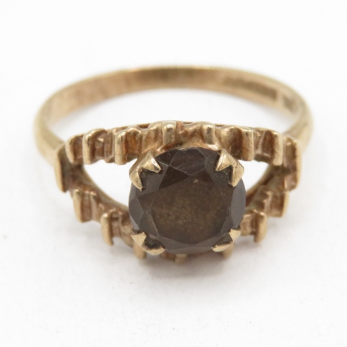 38 - 9ct gold smokey quartz solitaire ring with bank effect (2.5g) Size M